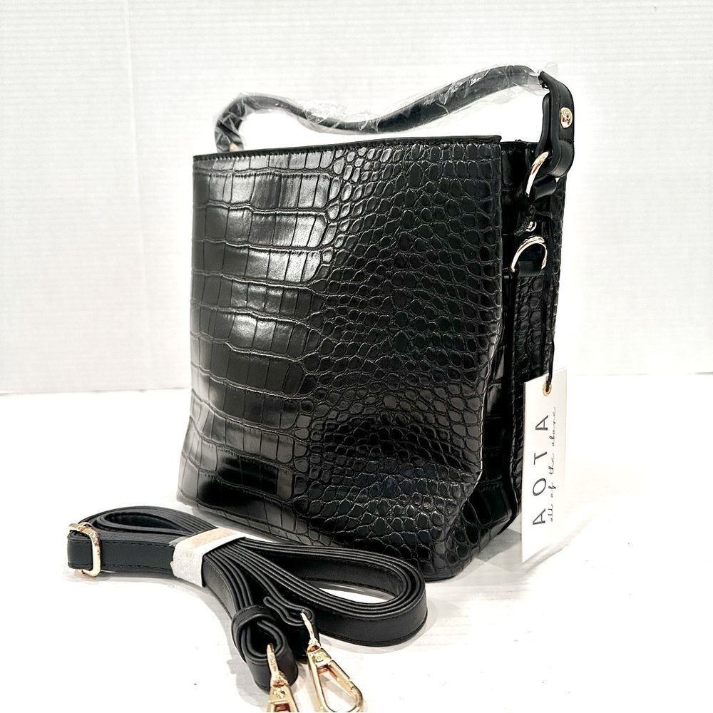 Aota All Of The Above Elena Bucket Bag Women's Black Vegan Leather Crossbody NWT - Picture 6 of 11
